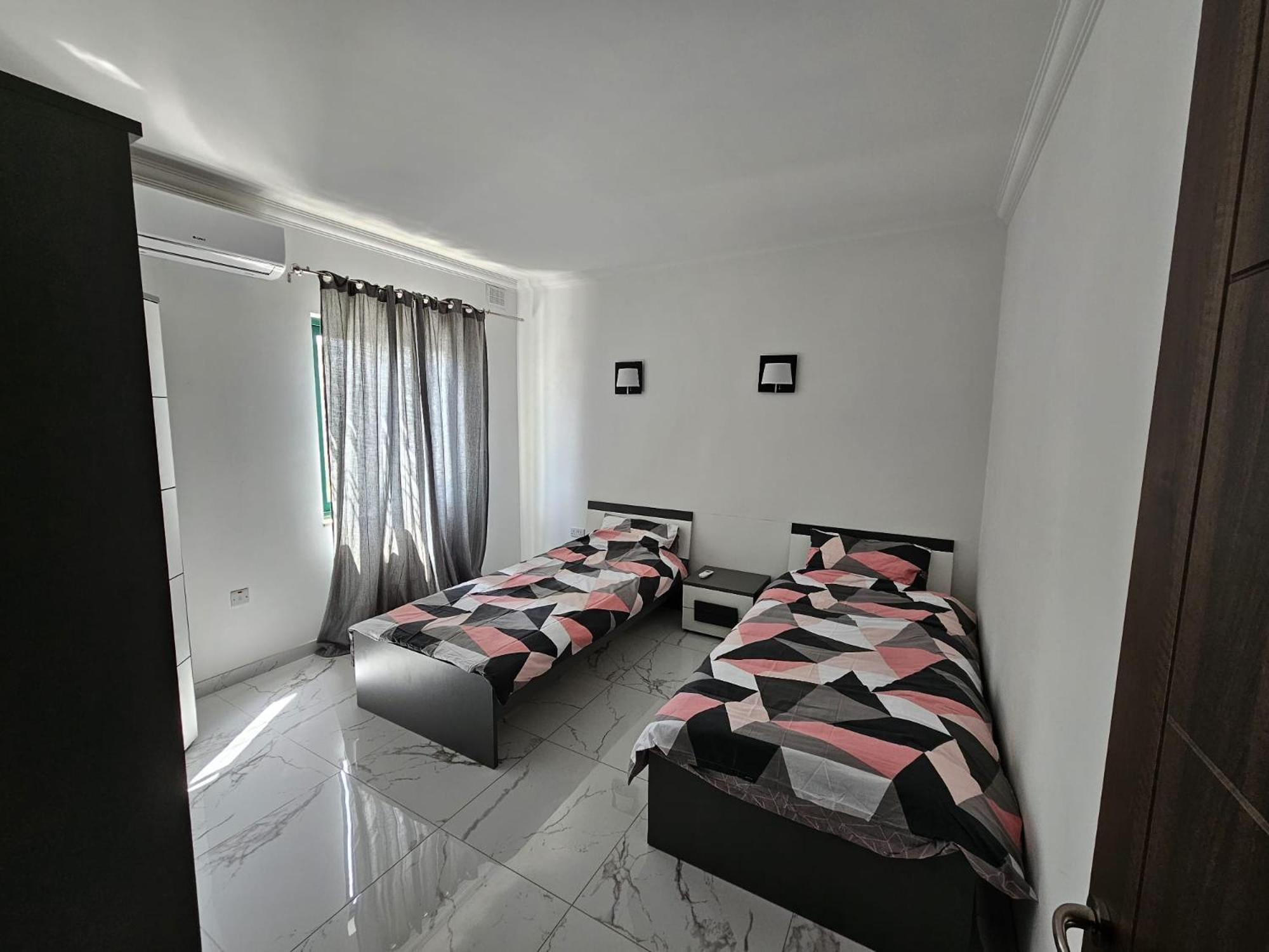 2 Bedroom Apartment In Bugibba เซนต์พอลส์เบย์ ภายนอก รูปภาพ
