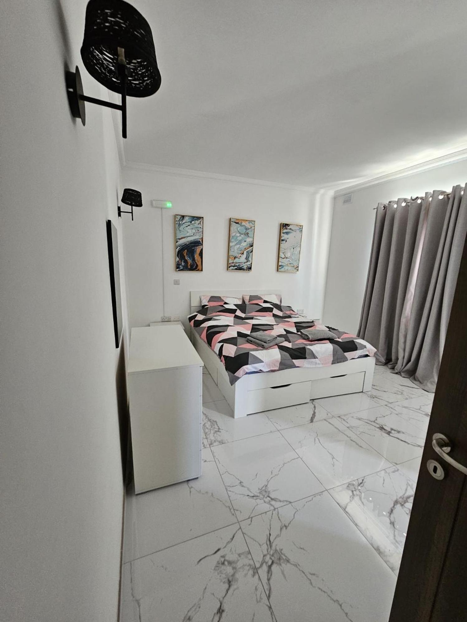 2 Bedroom Apartment In Bugibba เซนต์พอลส์เบย์ ภายนอก รูปภาพ