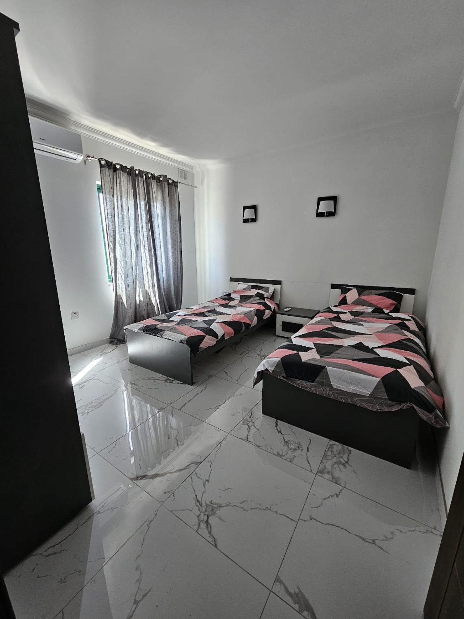2 Bedroom Apartment In Bugibba เซนต์พอลส์เบย์ ภายนอก รูปภาพ