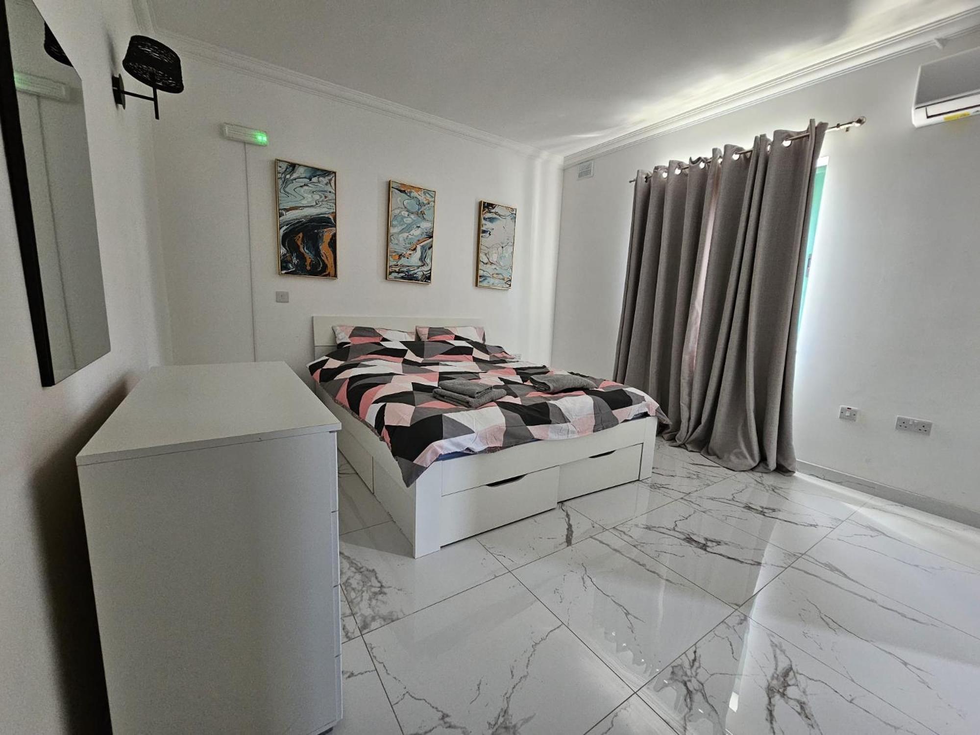 2 Bedroom Apartment In Bugibba เซนต์พอลส์เบย์ ภายนอก รูปภาพ